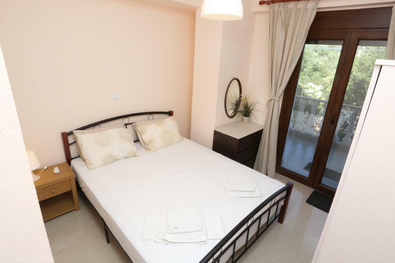 Villa Argo 3 - Beachfront, Big Gardens, Location! Pefkochori Ngoại thất bức ảnh