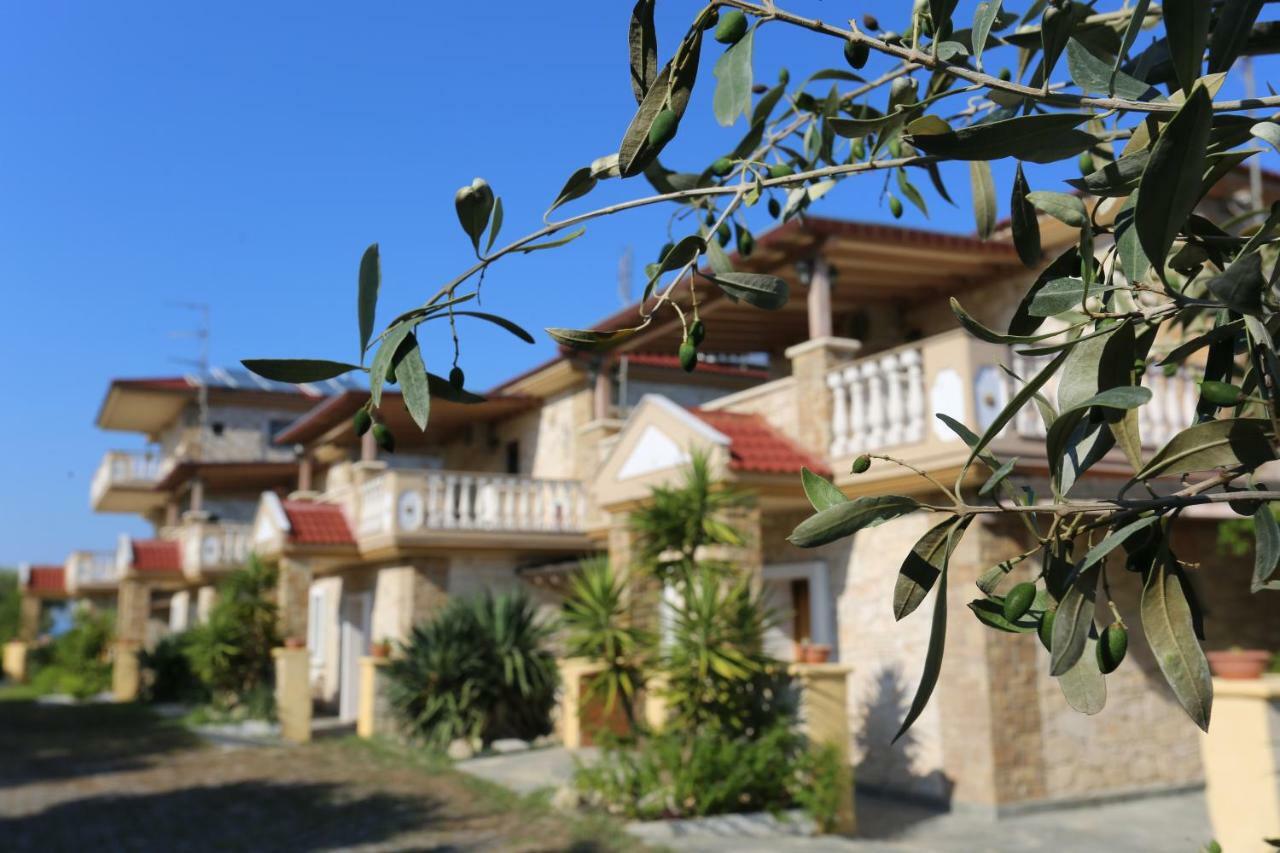 Villa Argo 3 - Beachfront, Big Gardens, Location! Pefkochori Ngoại thất bức ảnh