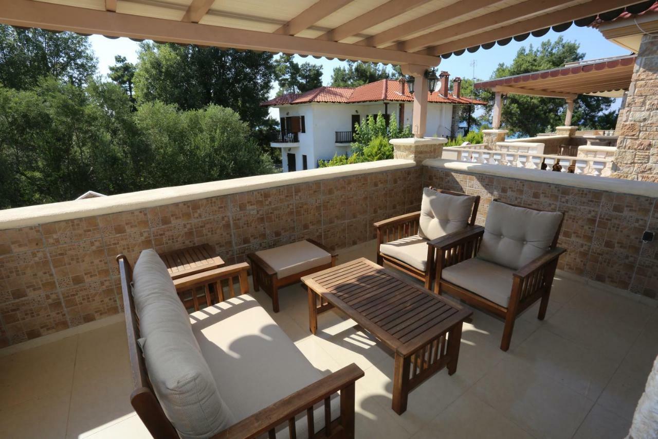 Villa Argo 3 - Beachfront, Big Gardens, Location! Pefkochori Ngoại thất bức ảnh
