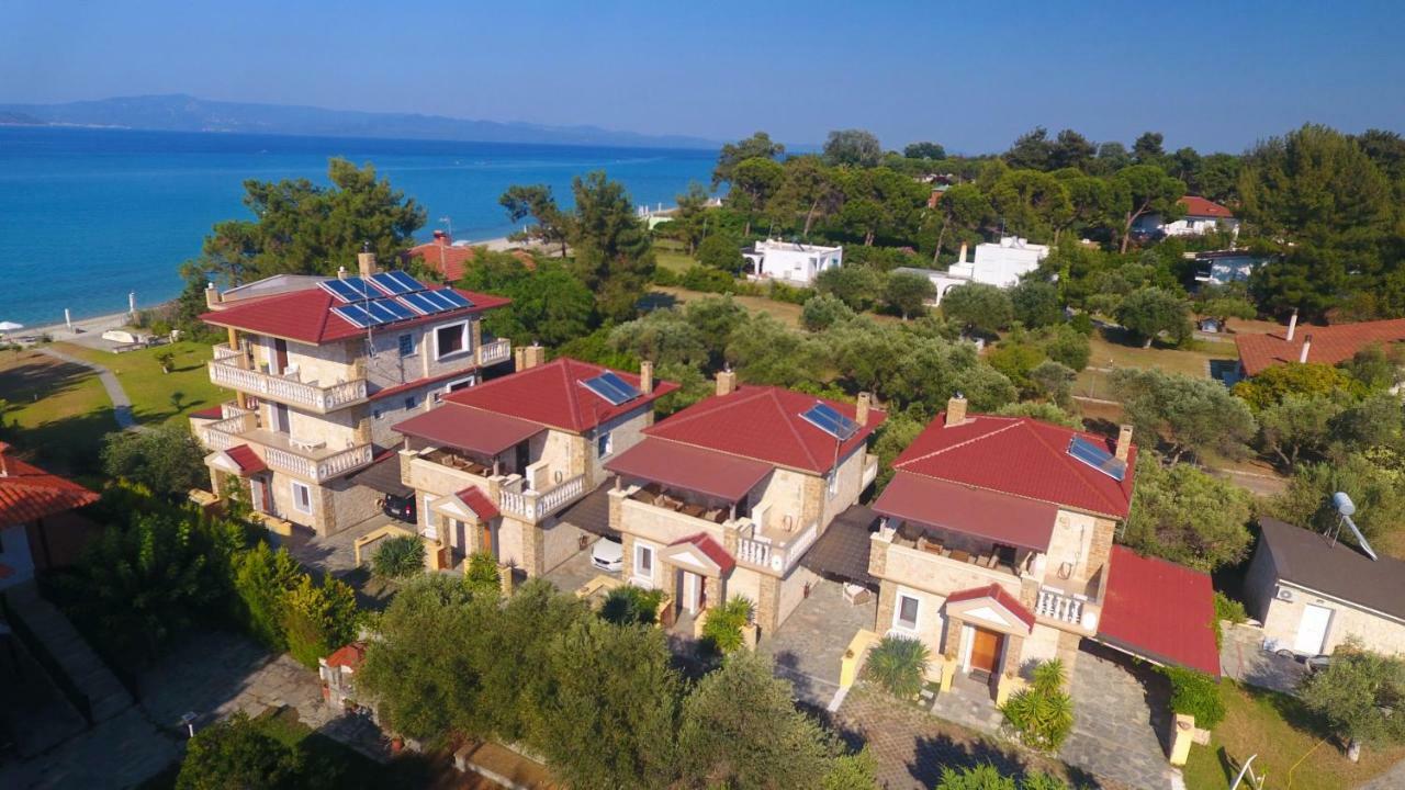 Villa Argo 3 - Beachfront, Big Gardens, Location! Pefkochori Ngoại thất bức ảnh