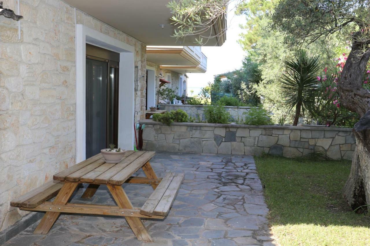 Villa Argo 3 - Beachfront, Big Gardens, Location! Pefkochori Ngoại thất bức ảnh
