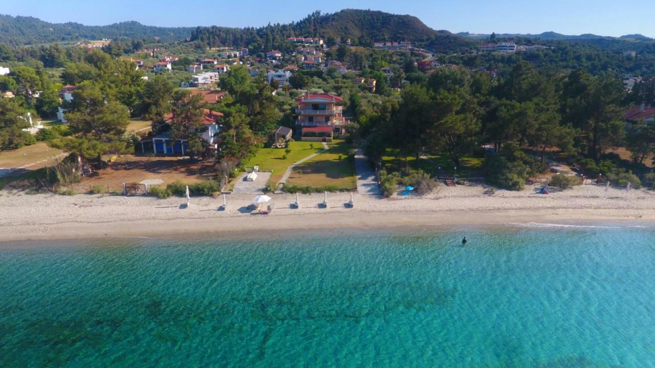 Villa Argo 3 - Beachfront, Big Gardens, Location! Pefkochori Ngoại thất bức ảnh