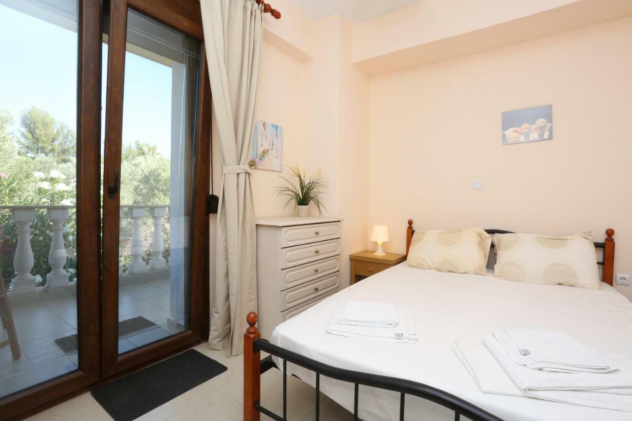 Villa Argo 3 - Beachfront, Big Gardens, Location! Pefkochori Ngoại thất bức ảnh