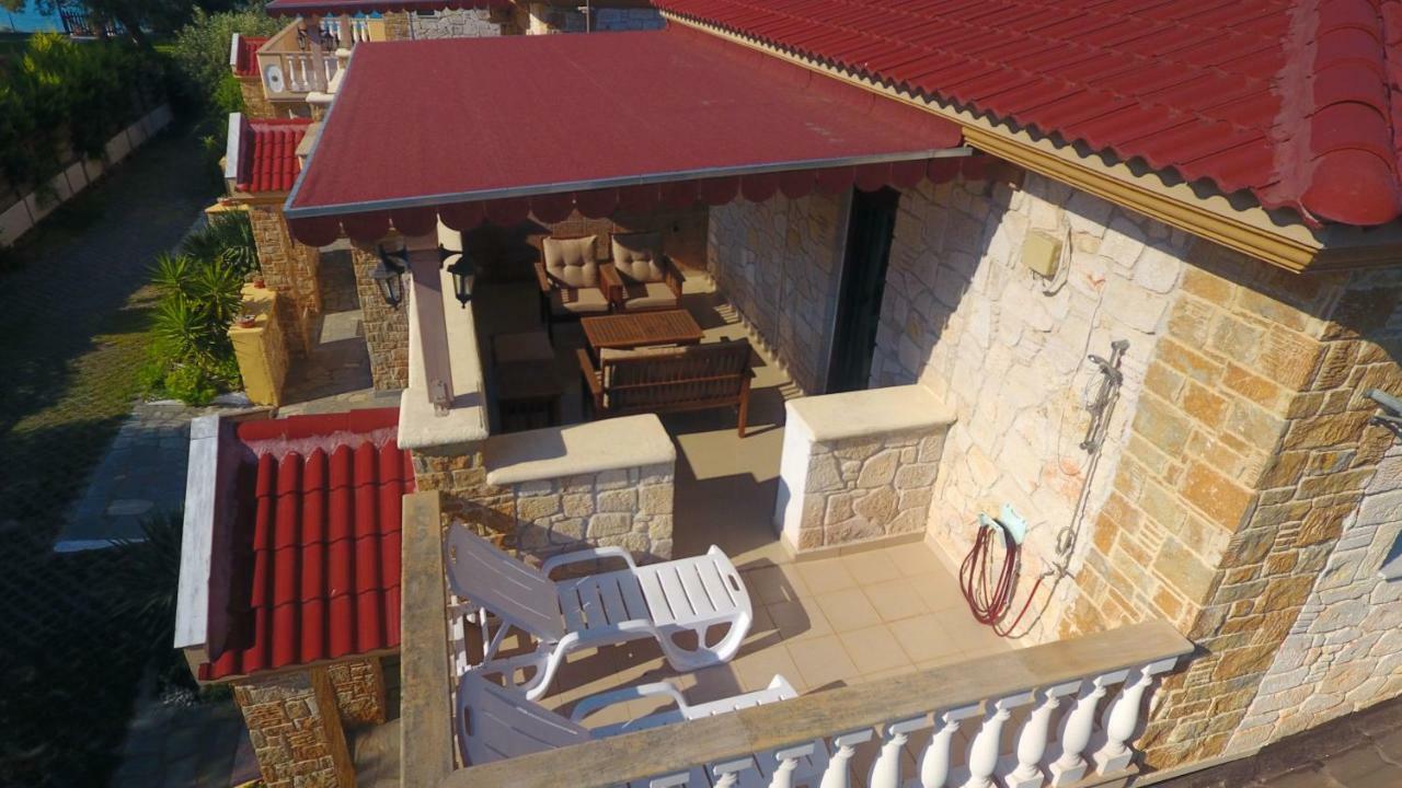 Villa Argo 3 - Beachfront, Big Gardens, Location! Pefkochori Ngoại thất bức ảnh