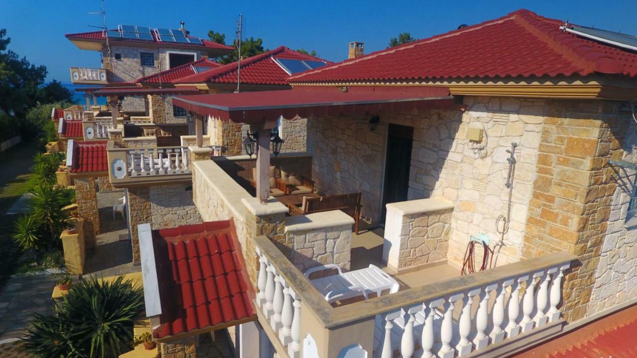 Villa Argo 3 - Beachfront, Big Gardens, Location! Pefkochori Ngoại thất bức ảnh