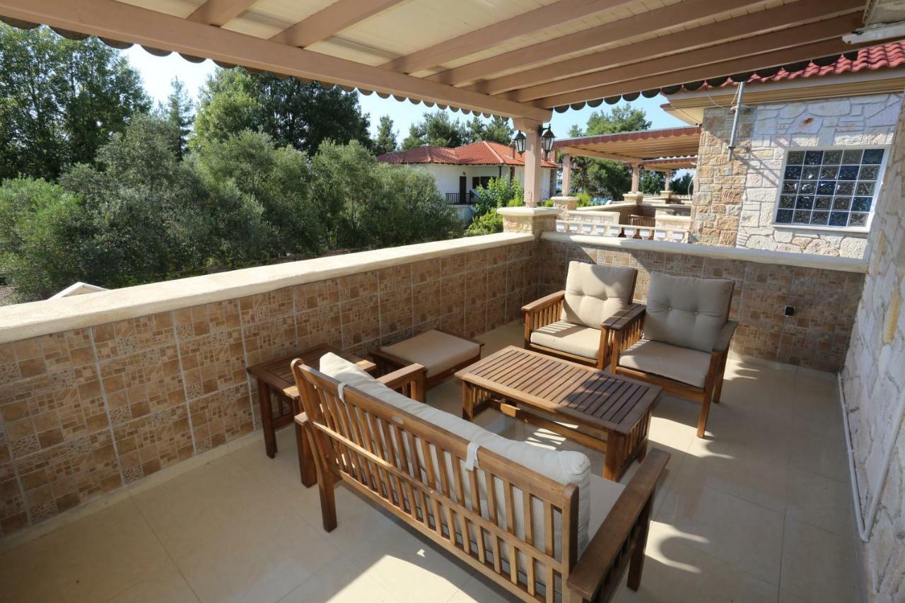 Villa Argo 3 - Beachfront, Big Gardens, Location! Pefkochori Ngoại thất bức ảnh