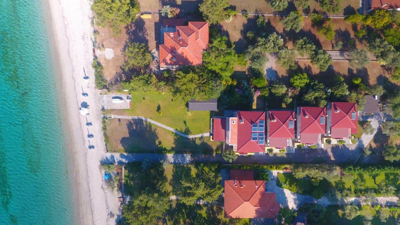 Villa Argo 3 - Beachfront, Big Gardens, Location! Pefkochori Ngoại thất bức ảnh
